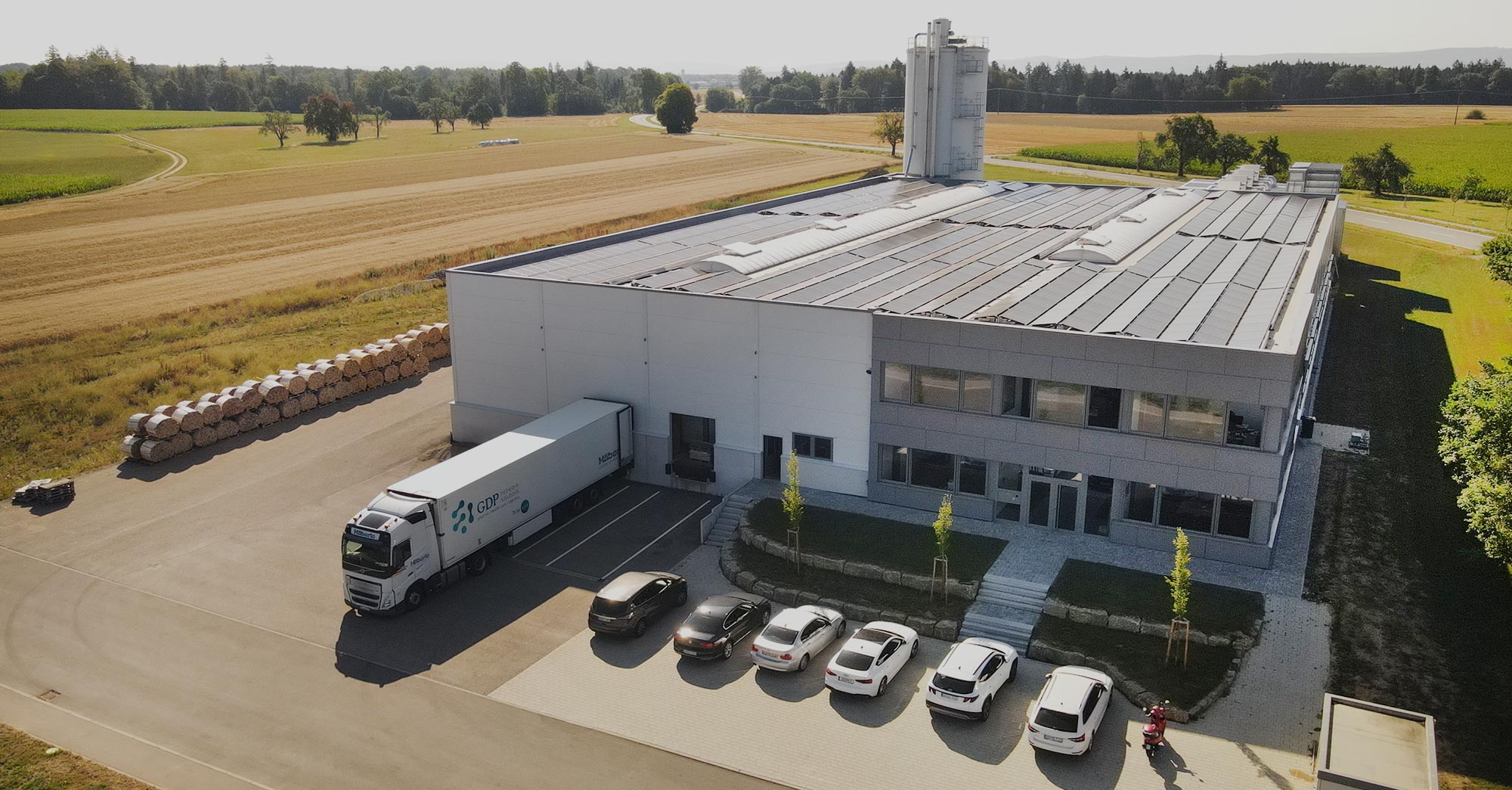 Hintergrund Wiedmann Holztechnik GmbH | Perfekte Verbindung für gute Möbel